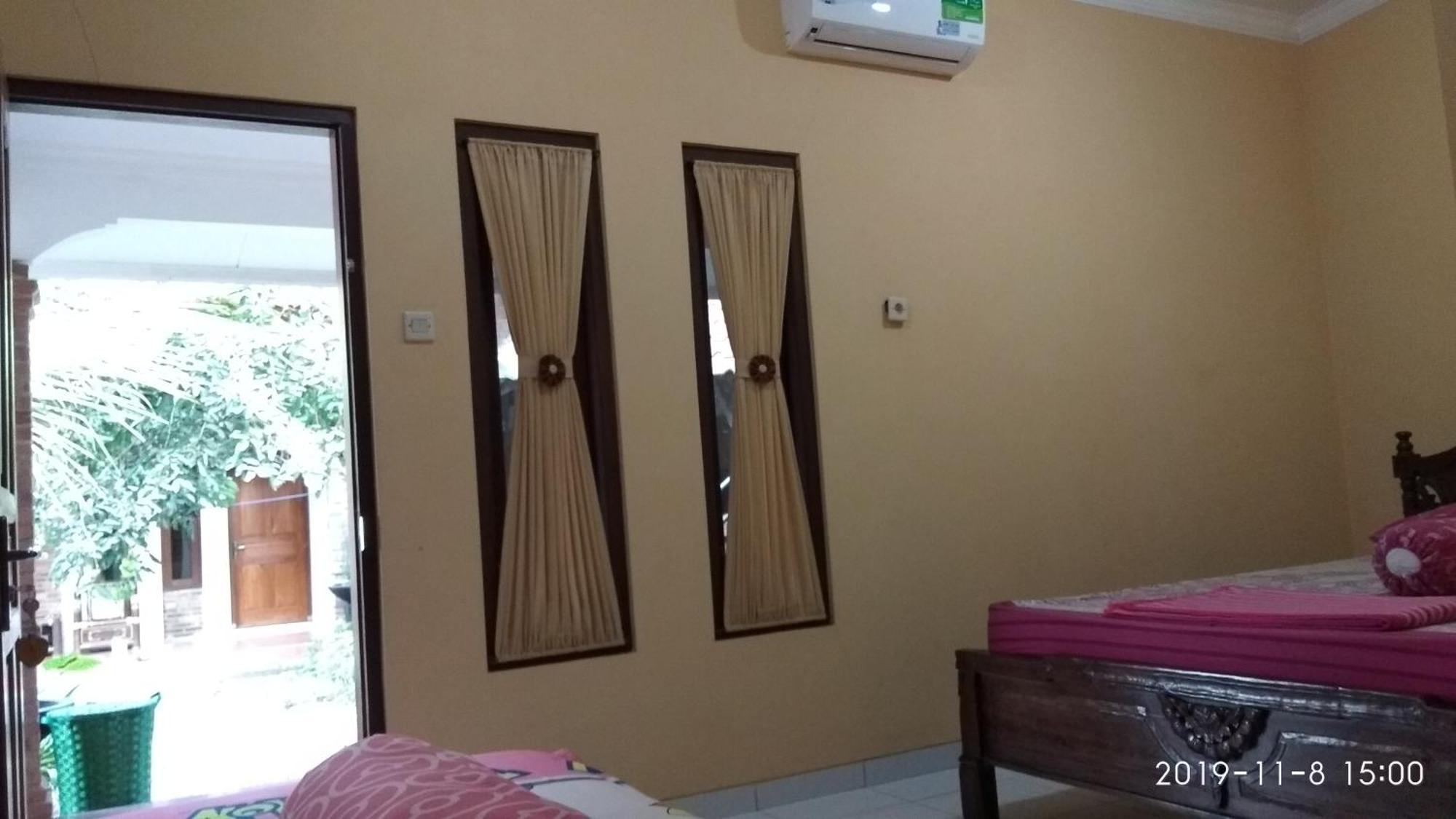 Kumojoyo Homestay Magelang Room photo