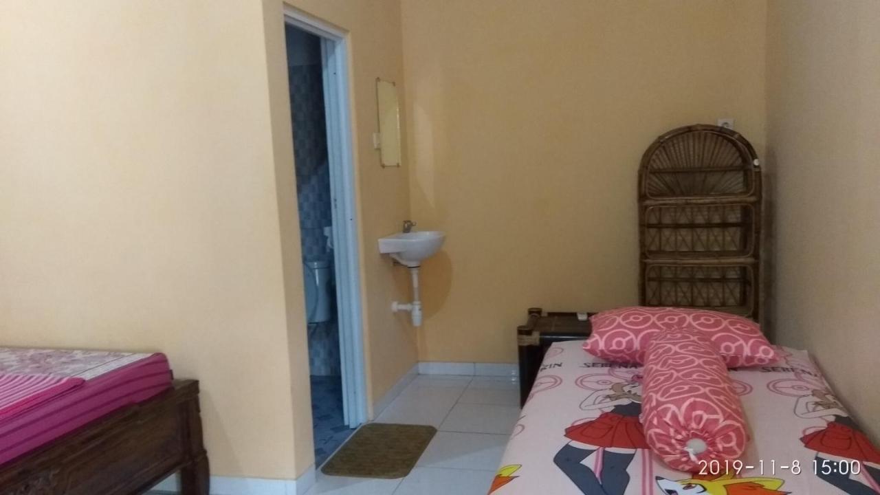 Kumojoyo Homestay Magelang Exterior photo