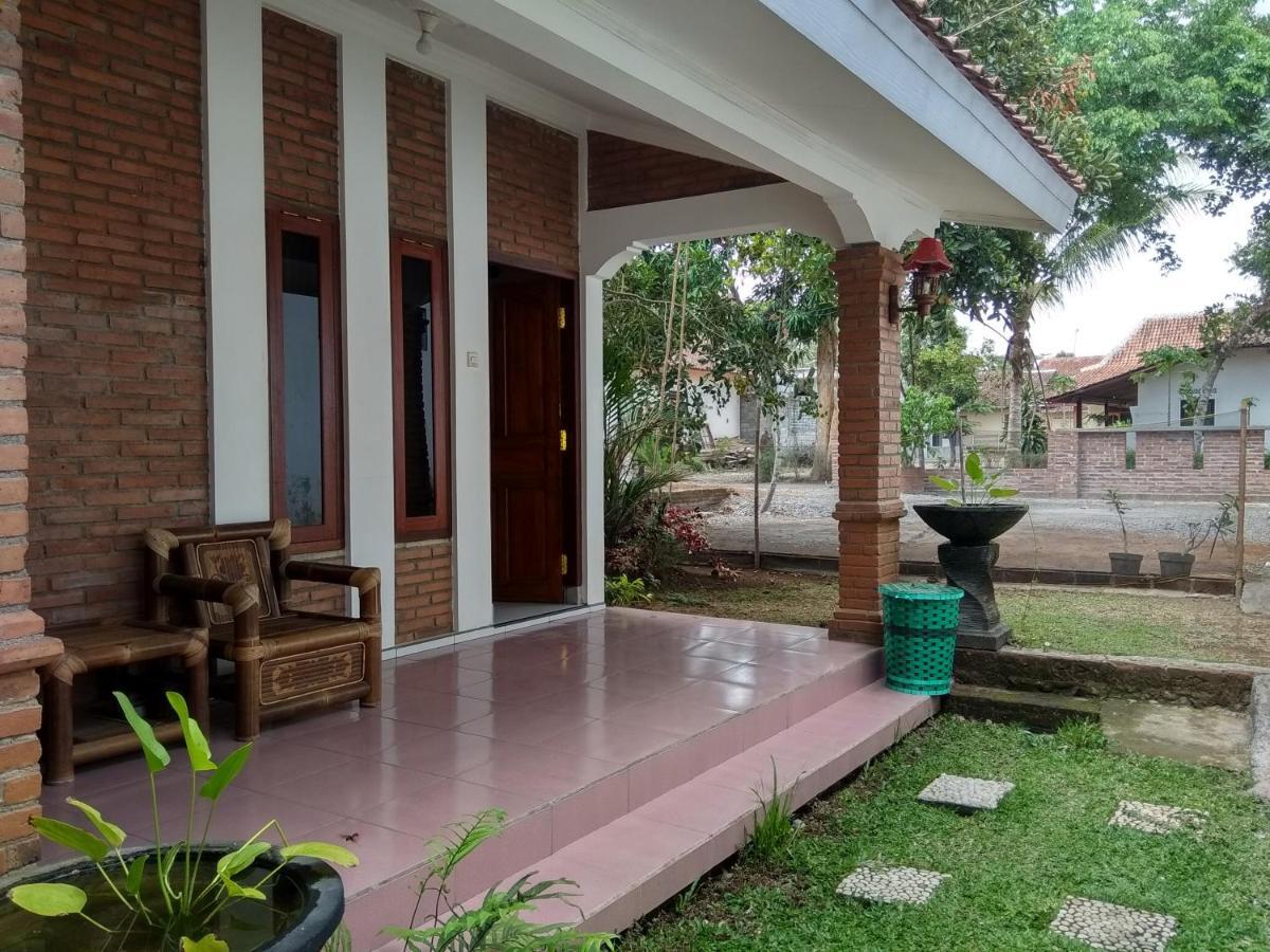 Kumojoyo Homestay Magelang Exterior photo