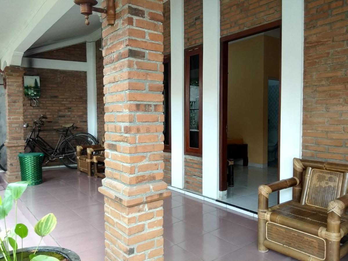 Kumojoyo Homestay Magelang Exterior photo